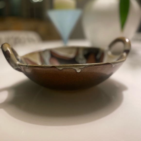 Handmade pottery bowl with handles - Picture 12 of 12